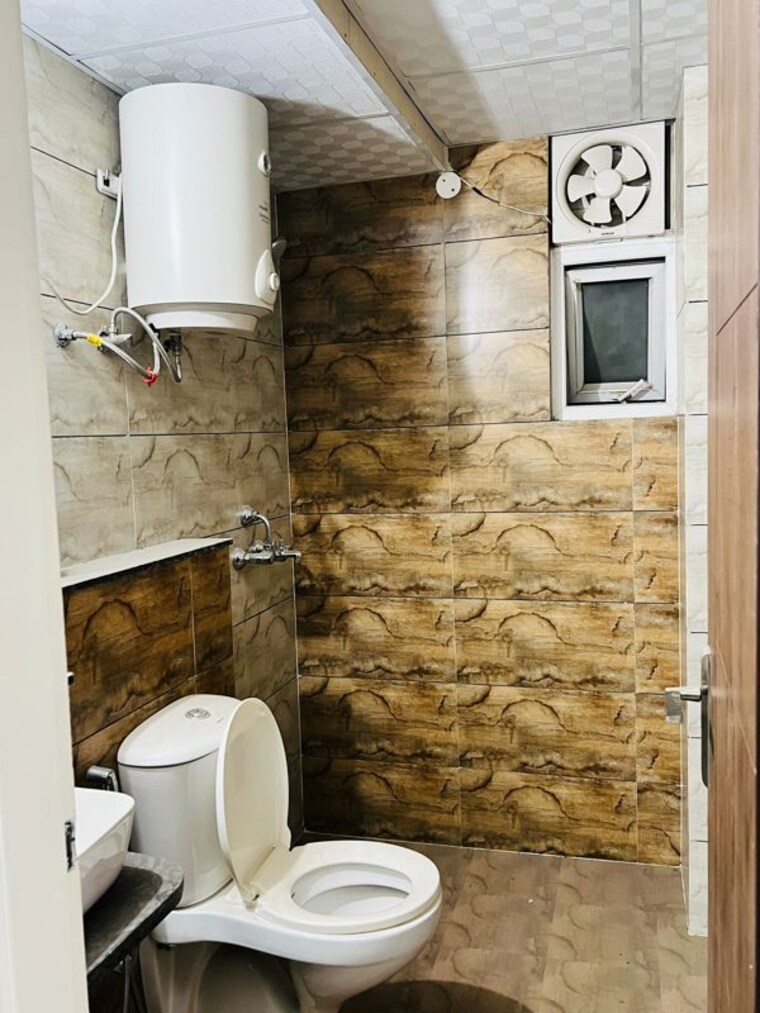 Bathroom, lohgarh 2 Bedroom 1250 Sq.Ft. Apartment In Lohgarh Zirakpur 10351551