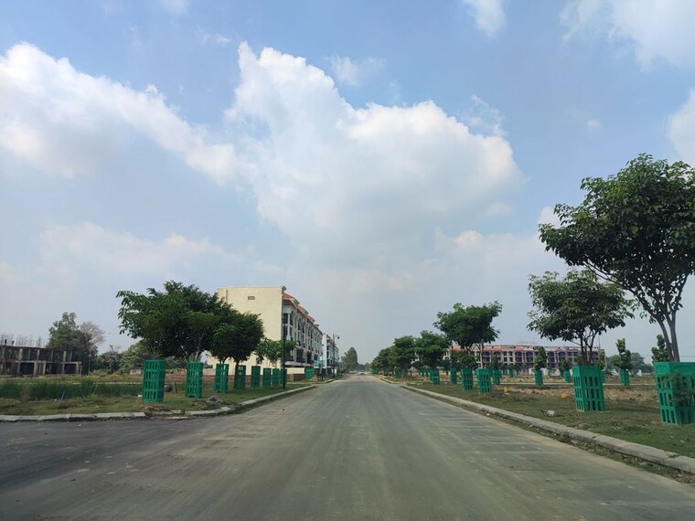 Garden, omaxe-metro-city  1756 Sq.Ft. Plot In Kalli Paschim Lucknow 10351570