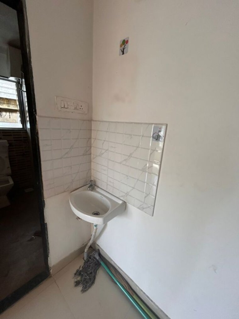 Bathroom, kamgar putala vasahat 1 Bedroom 550 Sq.Ft. Apartment In Kamgar Putala Vasahat Pune 10351583