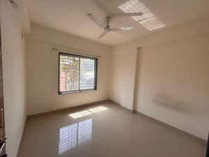 Room in 1 BHK Apartment at Kamgar Putala Vasahat – for Rent