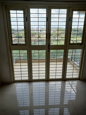 Room in 2 BHK Apartment at Runwal The Central Park, Chinchwad – for Rent