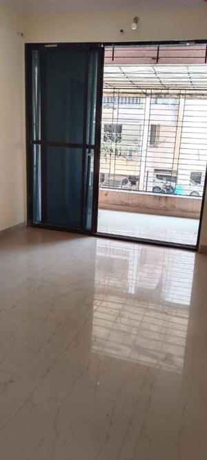Room in 1 BHK Apartment at Niraj City Apartment, Kalyan West – for Rent