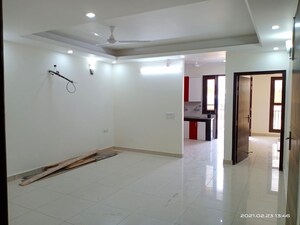 Room in 3 BHK Builder Floor at Vasant Kunj – for Rent