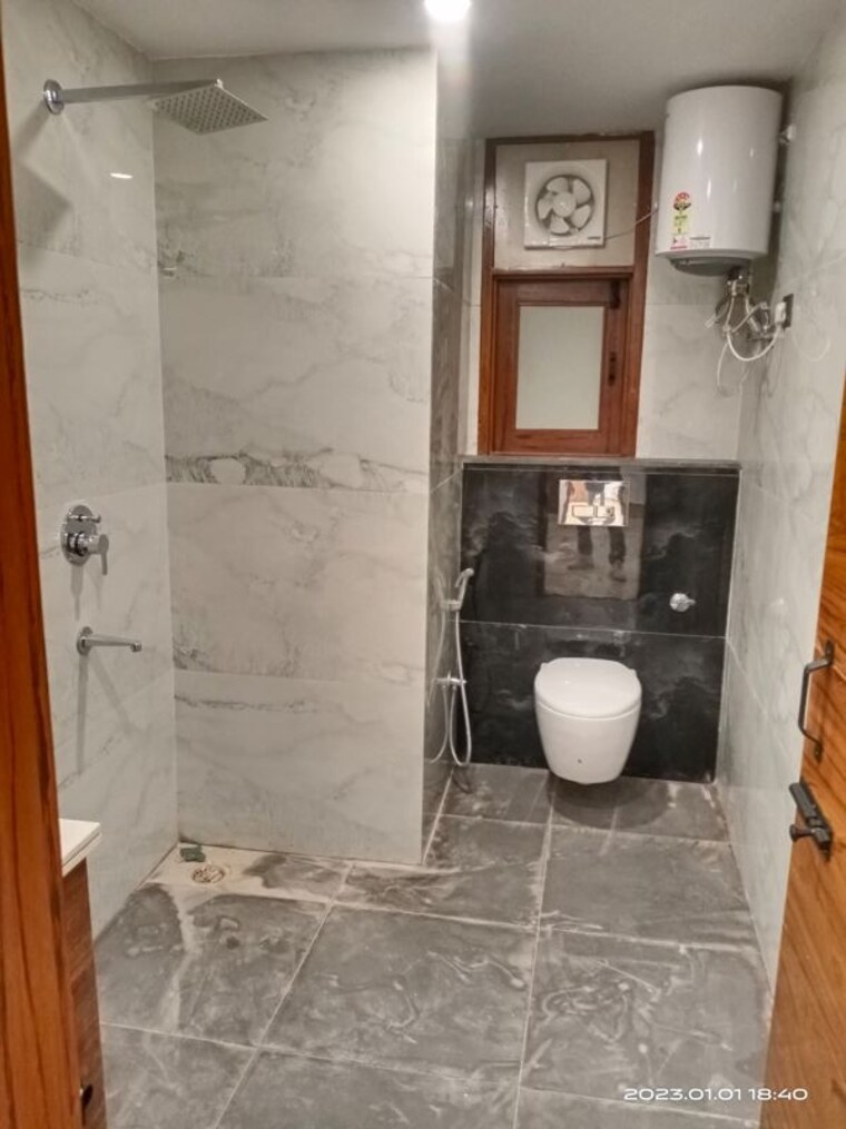 Bathroom, vasant kunj 3 Bedroom 1200 Sq.Ft. Builder Floor In Vasant Kunj Delhi 10344700