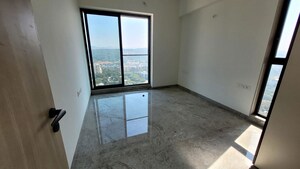 Room in 2.5 BHK Apartment at Rustomjee Pinnacle, Borivali East – for Rent