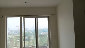 Room in 3 BHK Apartment at Emaar Palm Gardens, Sector 83 – for Rent