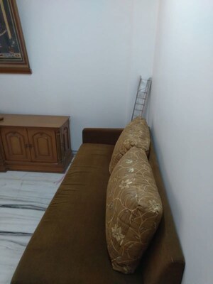 Furnished Amenities in 3 BHK Apartment at Mahim West – for Rent