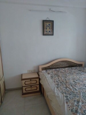 Bedroom in 3 BHK Apartment at Mahim West – for Rent