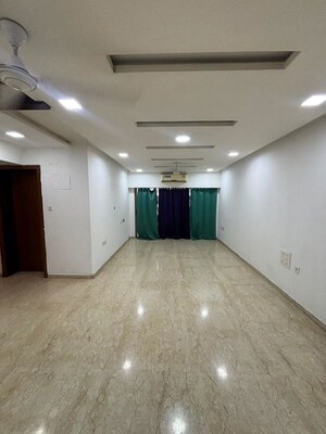 Room in 3 BHK Apartment at K Raheja Vihar, Powai – for Rent