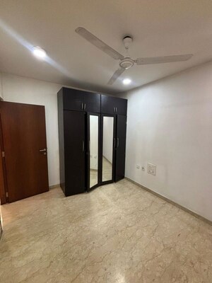 Room in 3 BHK Apartment at K Raheja Vihar, Powai – for Rent