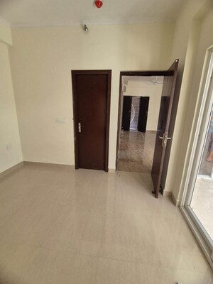Room in 2.5 BHK Apartment at Amrapali Riverview, Amrapali Leisure Valley – for Rent