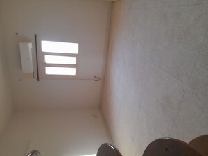 Furnished Amenities in 3.5 BHK Apartment at Oasis Apartments, Sector 55 – for Rent