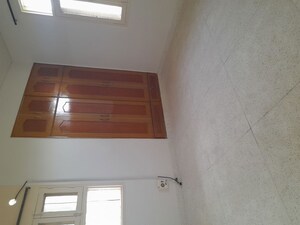 Furnished Amenities in 3.5 BHK Apartment at Oasis Apartments, Sector 55 – for Rent