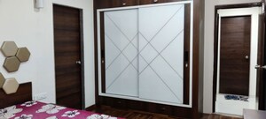 Room in 3 BHK Apartment at Ellisbridge – for Rent
