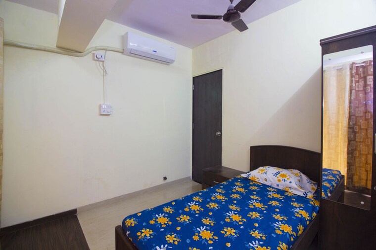 Bedroom, kandivali west Pg For Boys In Kandivali West 10351827