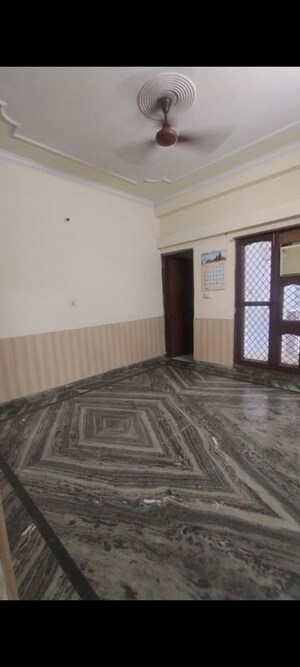 Room in 2 BHK Builder Floor at Sector 31 – for Rent