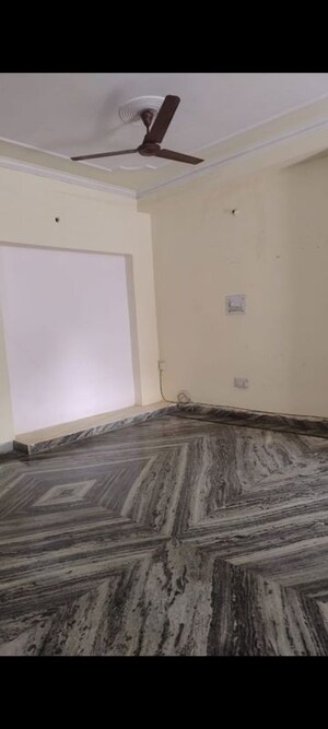 Room in 2 BHK Builder Floor at Sector 31 – for Rent