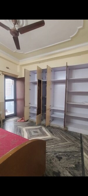 Room in 2 BHK Builder Floor at Sector 31 – for Rent
