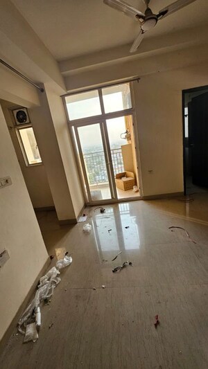 Room in 3 BHK Apartment at Nirala Estate, Tech Zone 4 Greater Noida – for Sale