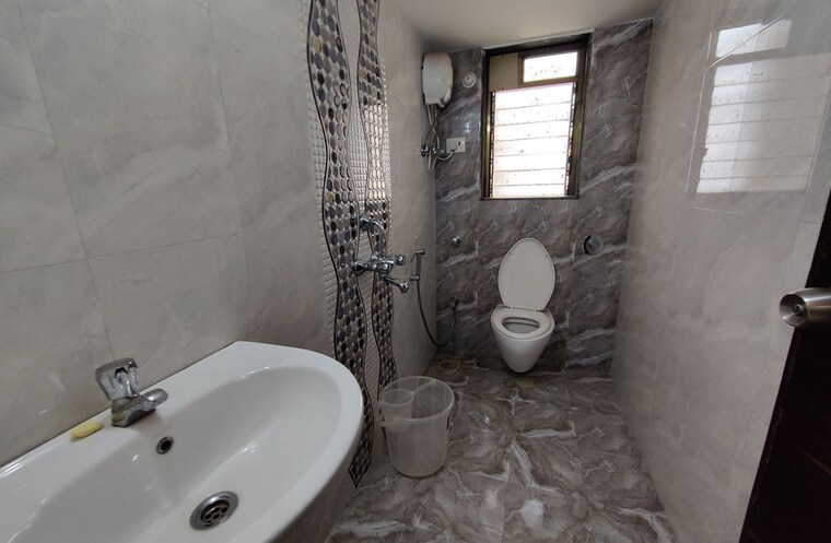Bathroom, kandivali west Pg For Girls In Kandivali West 10351966