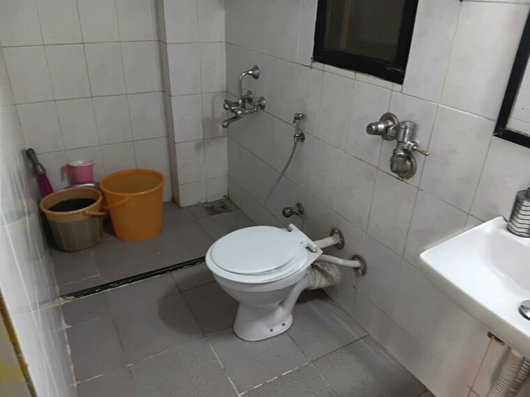Bathroom, hiranandani-estate 2 Bedroom 700 Sq.Ft. Apartment In Ghodbunder Road Thane 10351972