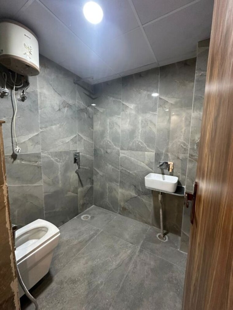 Bathroom, chattarpur 2 Bedroom 850 Sq.Ft. Builder Floor In Chattarpur Delhi 10351996