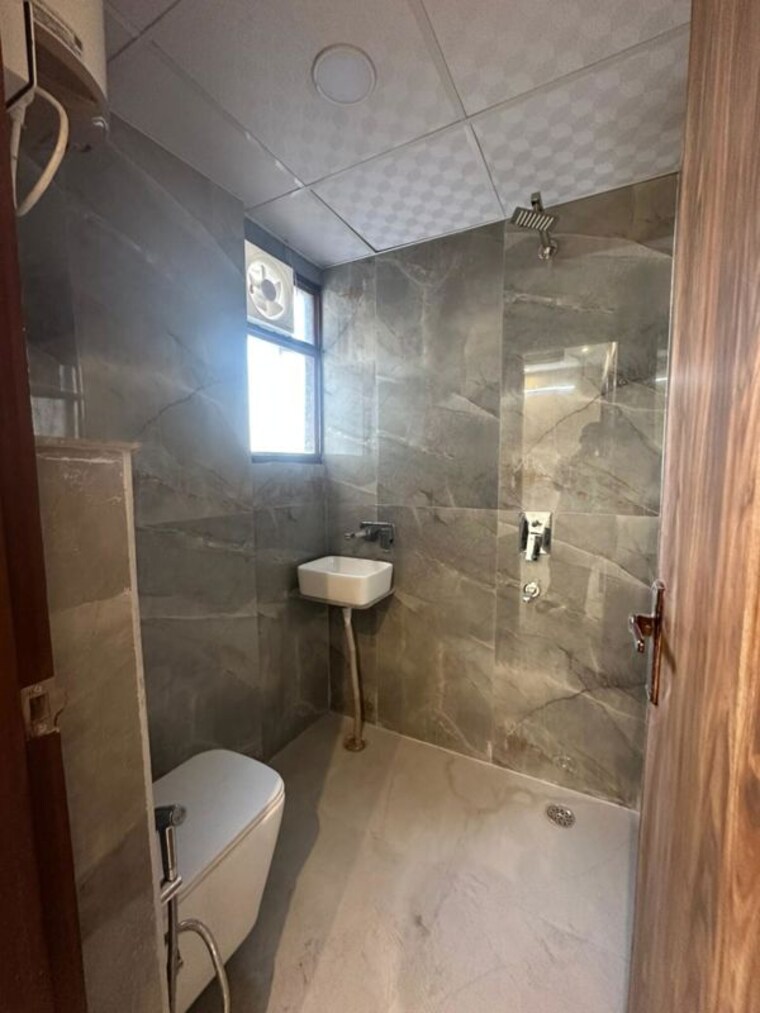 Bathroom, chattarpur 2 Bedroom 850 Sq.Ft. Builder Floor In Chattarpur Delhi 10351996