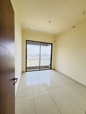 Room in 5 BHK Apartment at Prestige Siesta, Mulund West – for Rent