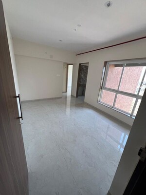 Room in 1 BHK Apartment at Mahaveer Solitaire Edge, Kandivali East – for Rent