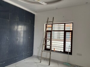 Room in 2 BHK Builder Floor at Laxman Chowk – for Rent