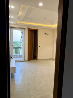 Room in 3 BHK Builder Floor at Anant Raj Ashok Estate, Sector 63a – for Sale