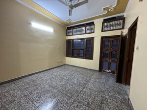 Room in 2 BHK Builder Floor at Sector 10 – for Rent
