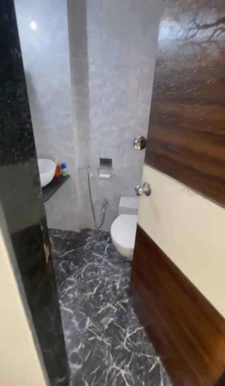 Bathroom, kalpavriksha-apartment 3 Bedroom 1400 Sq.Ft. Apartment In Vasant Vihar Thane 10352035