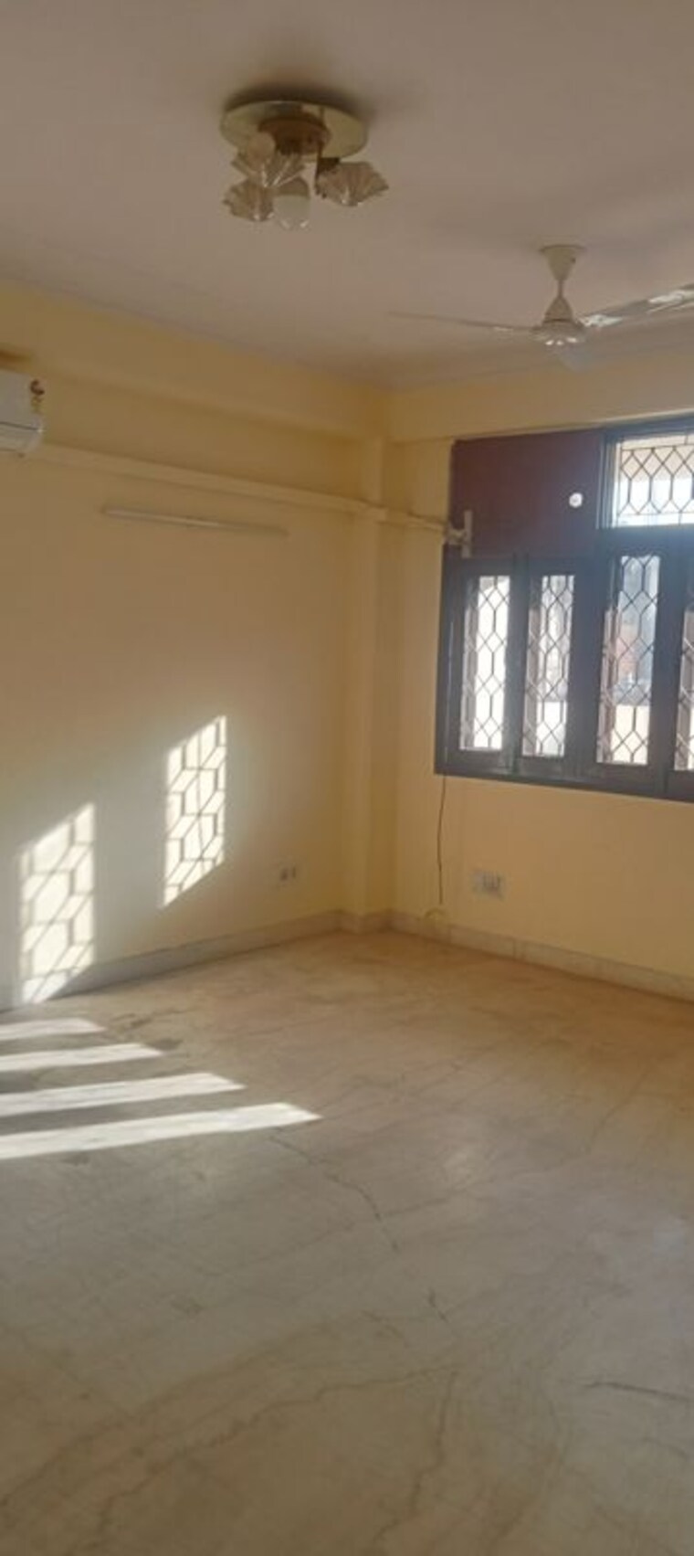 Room, gulmohar park 4 Bedroom 400 Sq.Yd. Builder Floor In Gulmohar Park Delhi 10352081