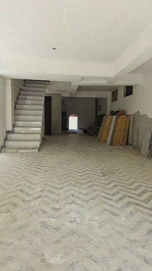 Room in 3 BHK Builder Floor at JakhaN-Rajpur Road – for Sale
