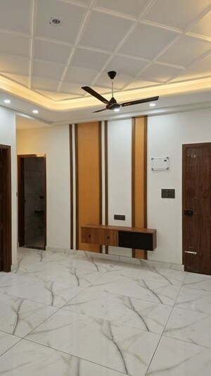 Building Lobby in 3 BHK Builder Floor at JakhaN-Rajpur Road – for Sale