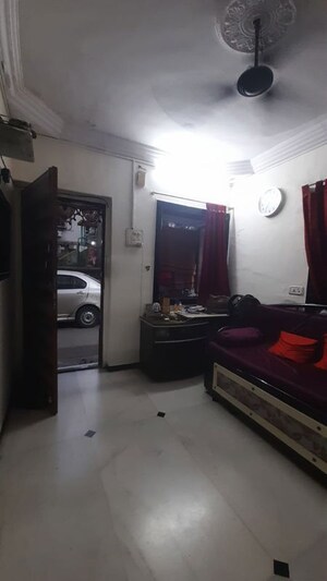 Living Room in 1 BHK Apartment at Gokul Horizon, Kandivali East – for Rent