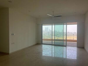 Room in 3 BHK Apartment at Lokhandwala Minerva Mahalaxmi, Mahalaxmi – for Sale