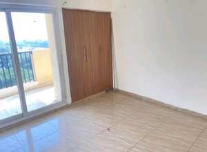 Room in 3 BHK Apartment at Gaur Atulyam, Omicron I Greater Noida – for Rent