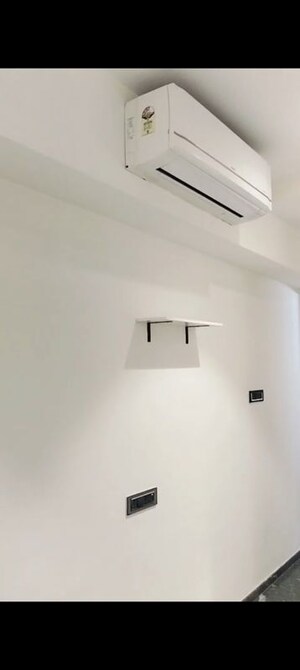 Furnished Amenities in 2 BHK Apartment at Dosti Florentine, Wadala – for Rent