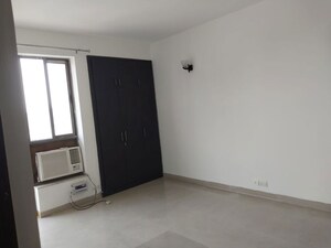 Room in 3 BHK Apartment at Unitech Fresco, Sector 50 – for Sale