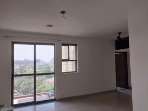 Room in 3 BHK Apartment at Unitech Fresco, Sector 50 – for Sale