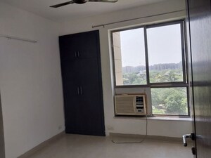 Room in 3 BHK Apartment at Unitech Fresco, Sector 50 – for Sale