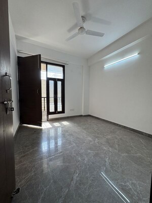 Room in 1 BHK Apartment at Chattarpur – for Rent