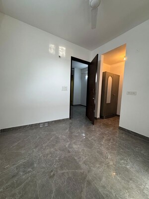 Room in 1 BHK Apartment at Chattarpur – for Rent