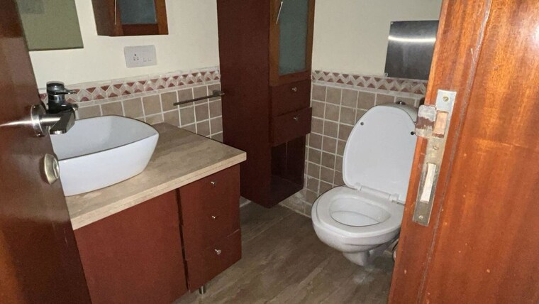 Bathroom, sarnath-apartment-cumbala-hill 3 Bedroom 1450 Sq.Ft. Apartment In Cumbala Hill Mumbai 10352250