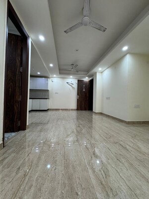 Room in 2 BHK Apartment at Chattarpur – for Rent