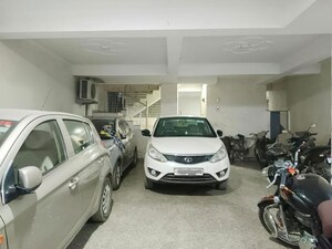 Parking in 3 BHK Apartment at Palm Residency Chhatarpur, Chattarpur – for Rent