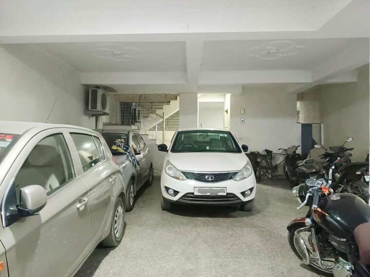  Parking, palm-residency-chhatarpur 3 Bedroom 1300 Sq.Ft. Apartment In Chattarpur Delhi 10352262