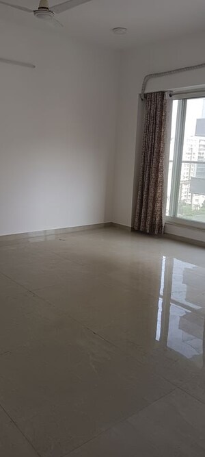 Room in 3 BHK Apartment at Monaliza Apartment, Juhu – for Rent